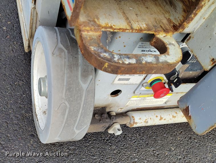 image for item EH0192 2012 Skyjack SJIII-3219 scissor lift
