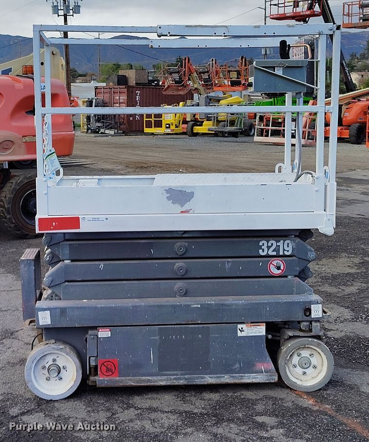 image for item EH0193 2004 Skyjack  SJIII-3219 scissor lift