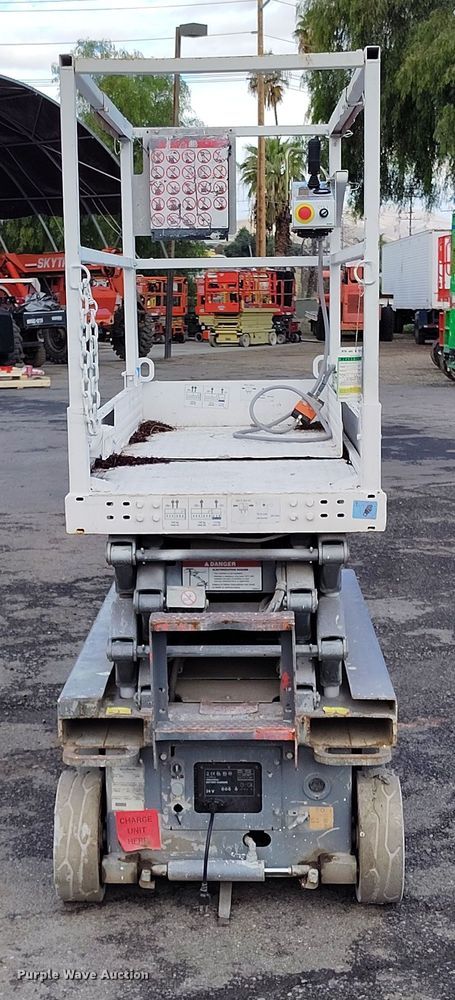 image for item EH0193 2004 Skyjack  SJIII-3219 scissor lift
