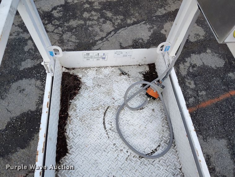 image for item EH0193 2004 Skyjack  SJIII-3219 scissor lift