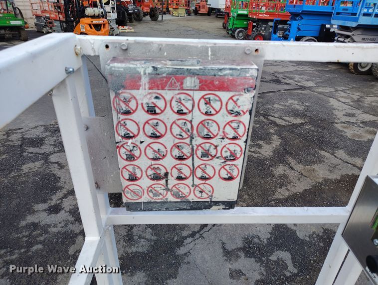 image for item EH0193 2004 Skyjack  SJIII-3219 scissor lift