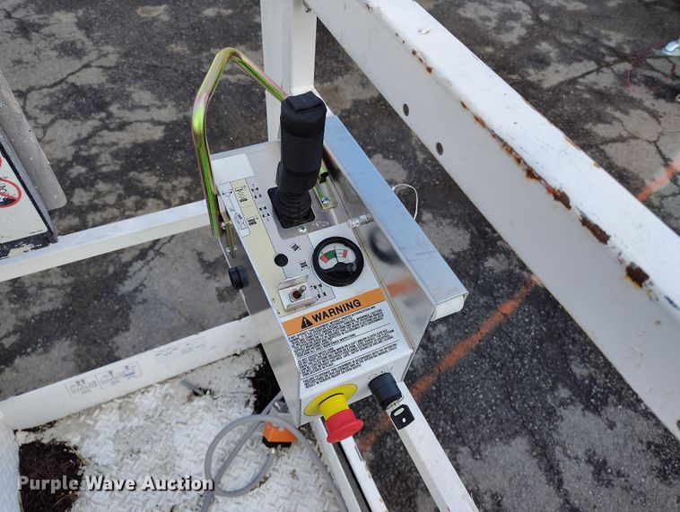 image for item EH0193 2004 Skyjack  SJIII-3219 scissor lift