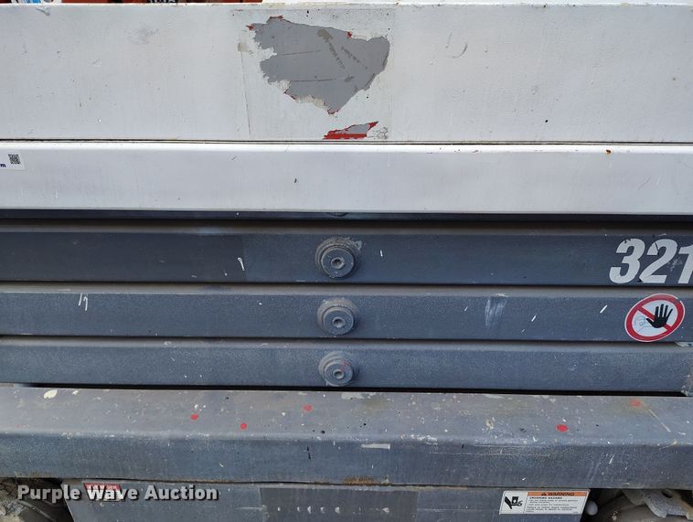 image for item EH0193 2004 Skyjack  SJIII-3219 scissor lift