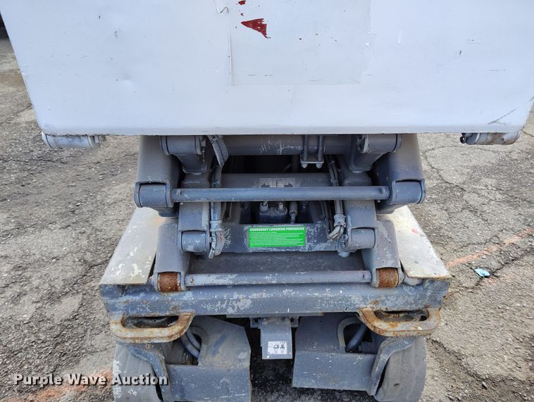 image for item EH0193 2004 Skyjack  SJIII-3219 scissor lift