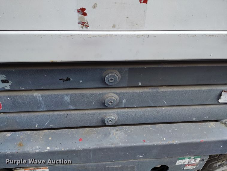 image for item EH0193 2004 Skyjack  SJIII-3219 scissor lift