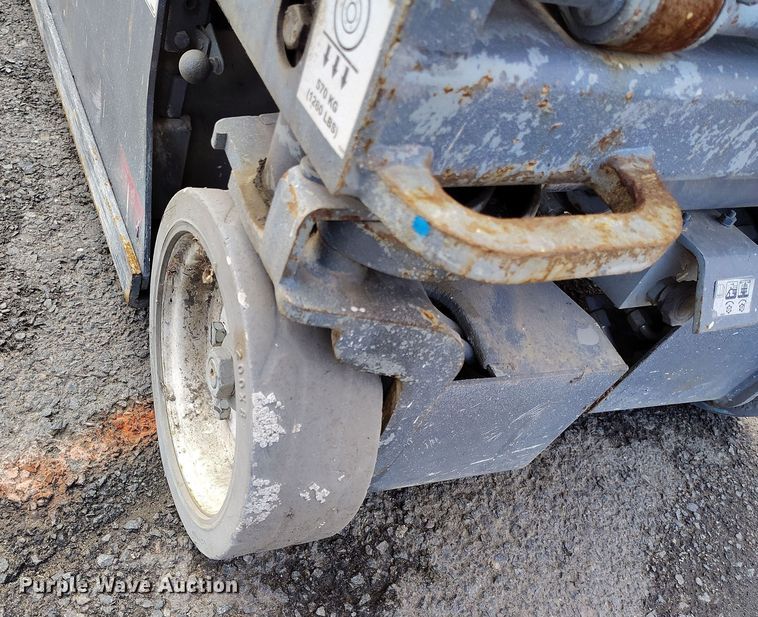 image for item EH0193 2004 Skyjack  SJIII-3219 scissor lift