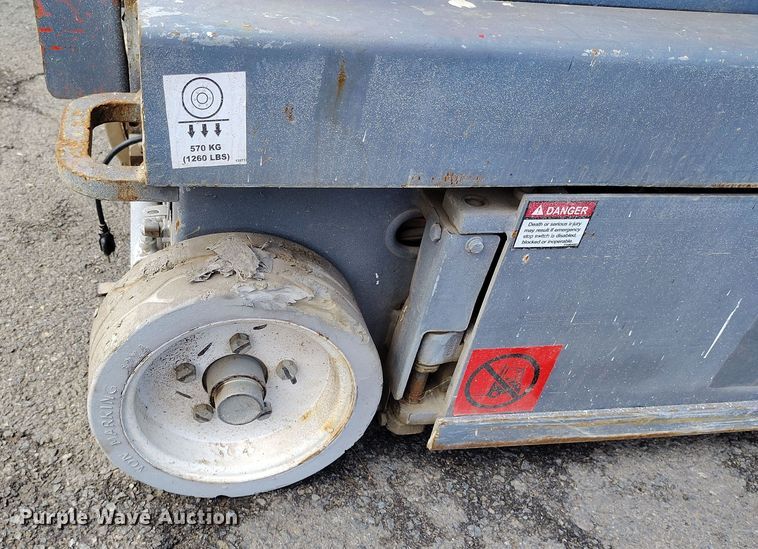 image for item EH0193 2004 Skyjack  SJIII-3219 scissor lift