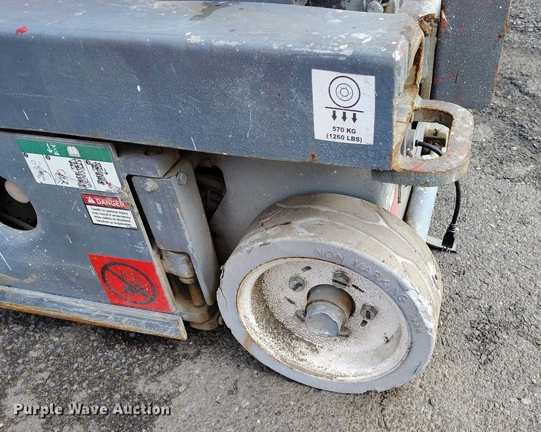 image for item EH0193 2004 Skyjack  SJIII-3219 scissor lift