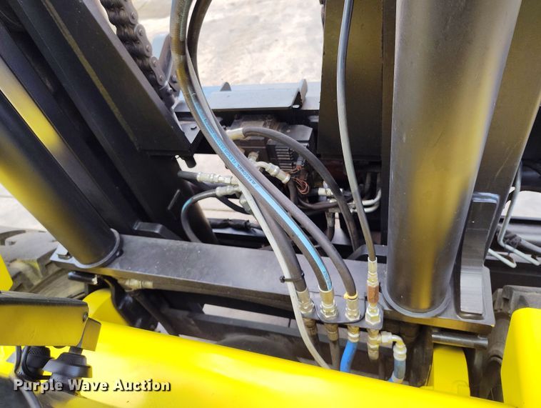 image for item EH0196 2007 Hyster H210HD forklift
