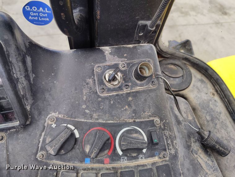 image for item EH0196 2007 Hyster H210HD forklift