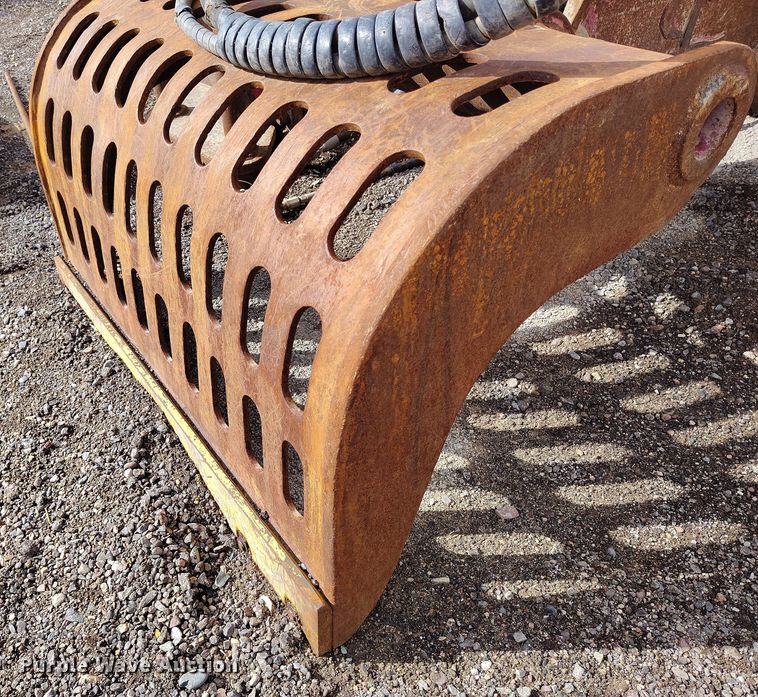 image for item EH0204 2016 LaBounty MDG 310 demolition grapple