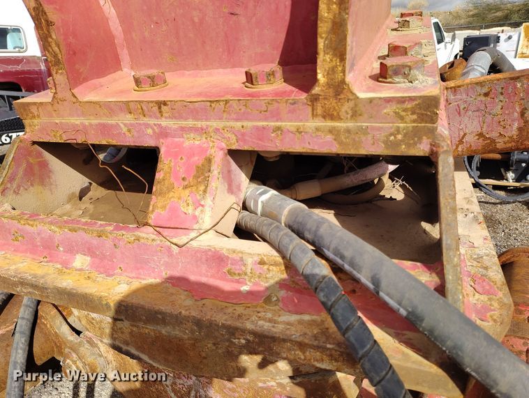 image for item EH0204 2016 LaBounty MDG 310 demolition grapple