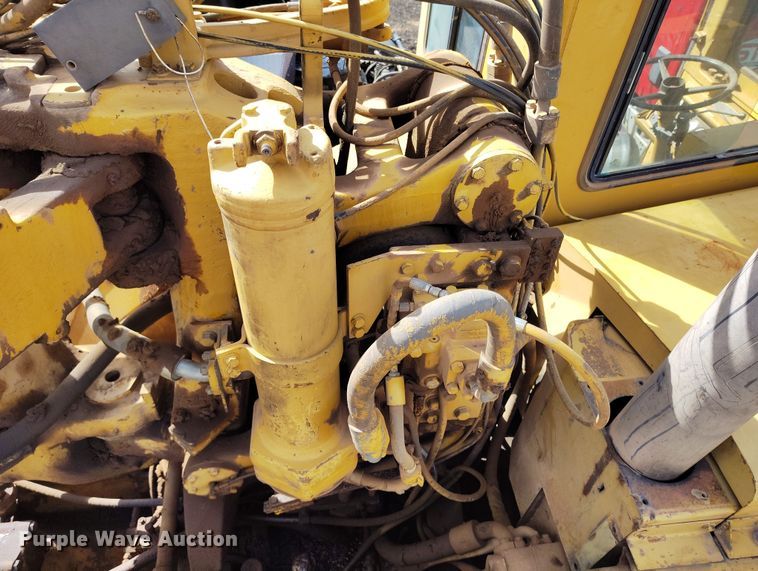 image for item EH0207 1986 Caterpillar 621B water wagon