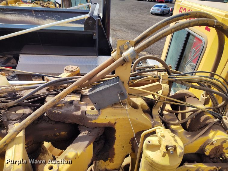 image for item EH0207 1986 Caterpillar 621B water wagon