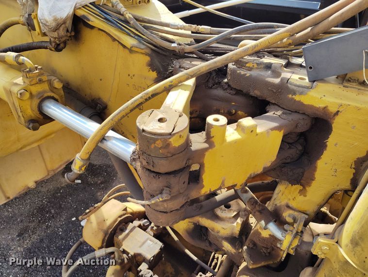 image for item EH0207 1986 Caterpillar 621B water wagon