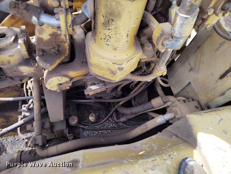 image for item EH0207 1986 Caterpillar 621B water wagon