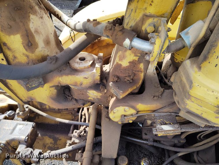 image for item EH0207 1986 Caterpillar 621B water wagon