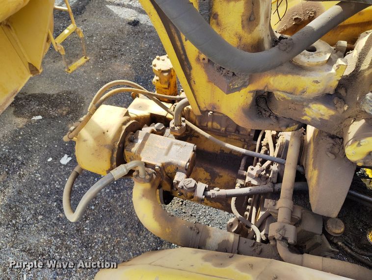 image for item EH0207 1986 Caterpillar 621B water wagon