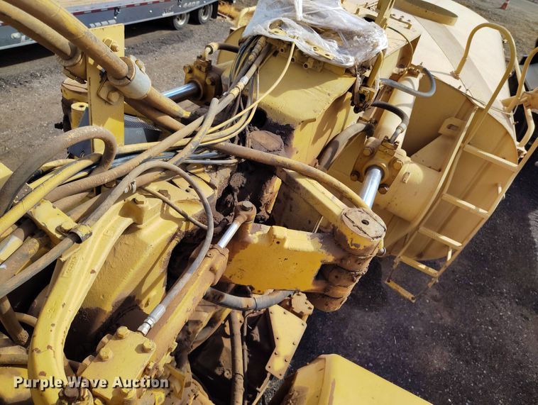 image for item EH0207 1986 Caterpillar 621B water wagon