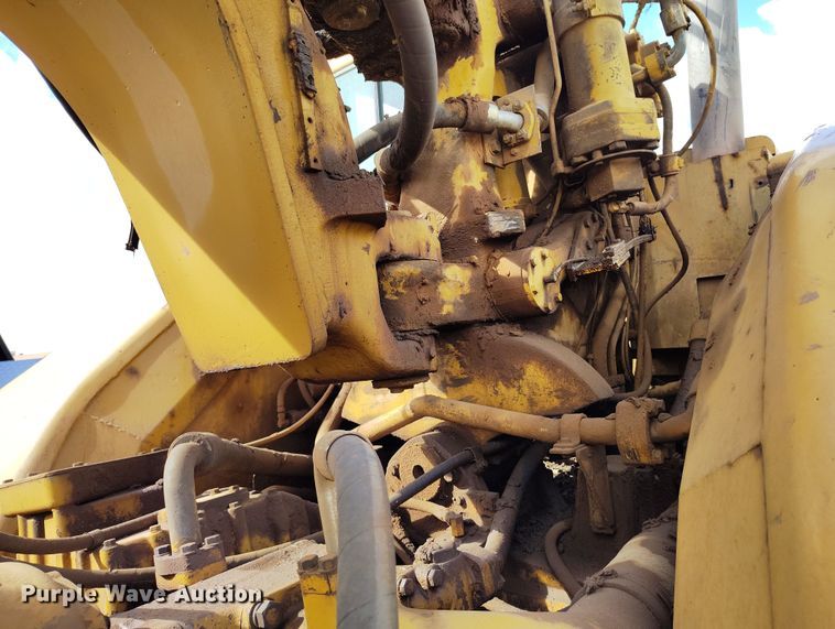 image for item EH0207 1986 Caterpillar 621B water wagon