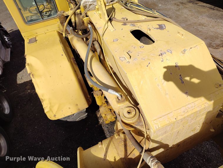 image for item EH0207 1986 Caterpillar 621B water wagon