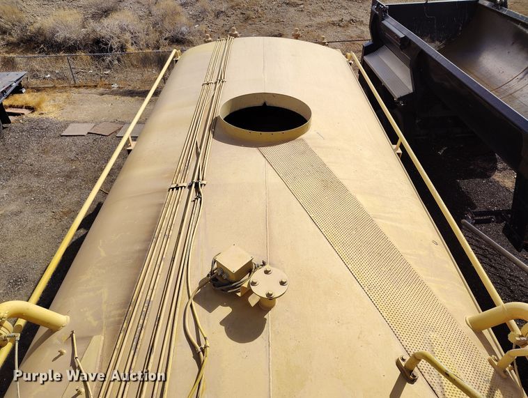 image for item EH0207 1986 Caterpillar 621B water wagon