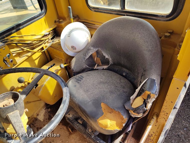 image for item EH0207 1986 Caterpillar 621B water wagon