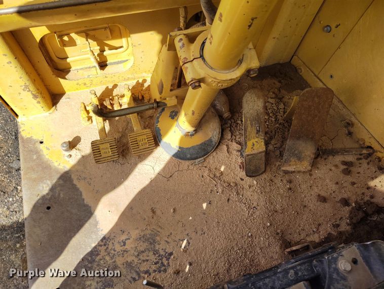 image for item EH0207 1986 Caterpillar 621B water wagon