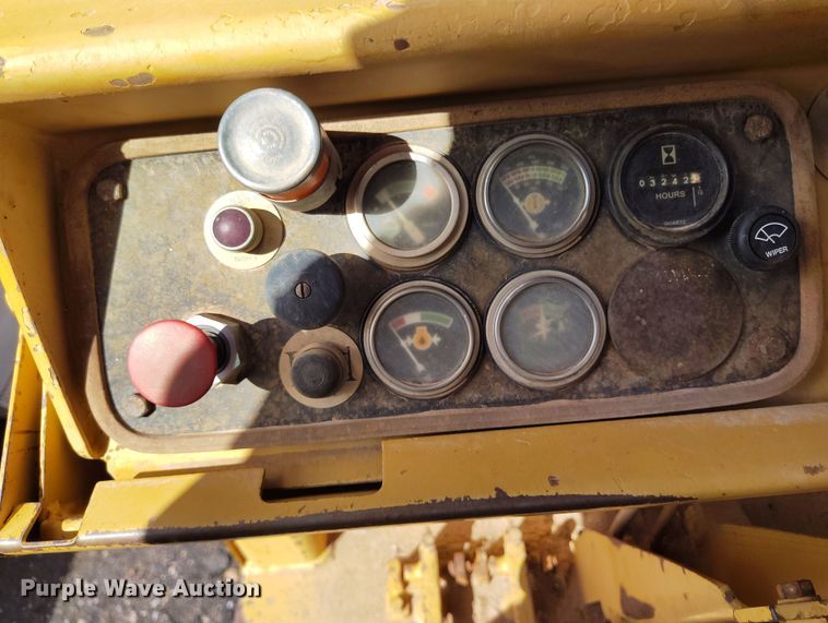 image for item EH0207 1986 Caterpillar 621B water wagon