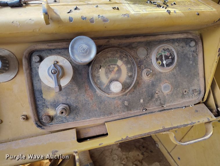 image for item EH0207 1986 Caterpillar 621B water wagon