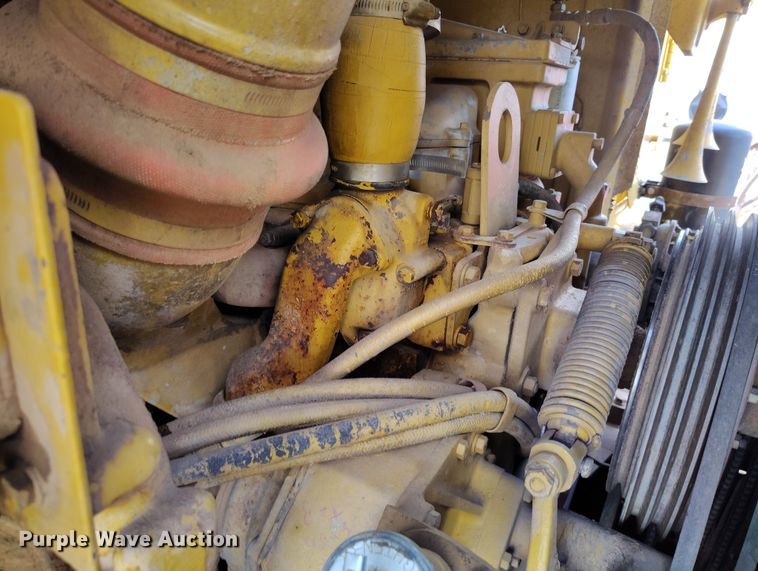image for item EH0207 1986 Caterpillar 621B water wagon