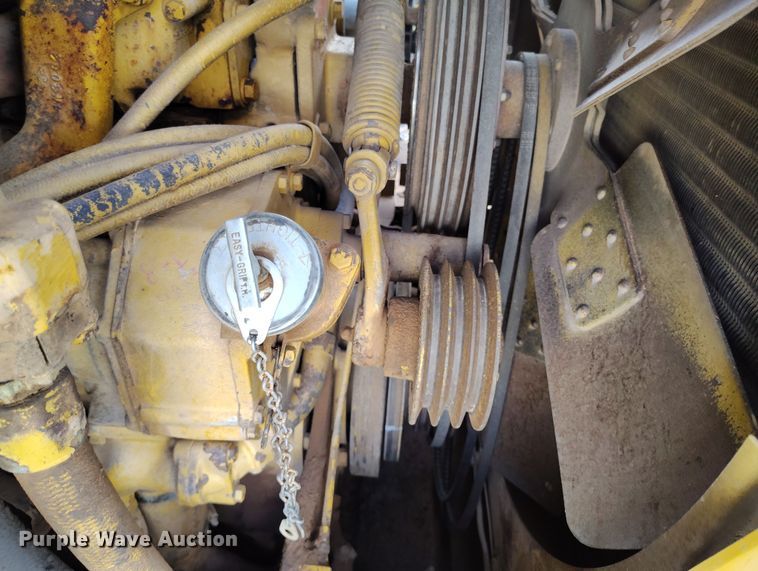 image for item EH0207 1986 Caterpillar 621B water wagon