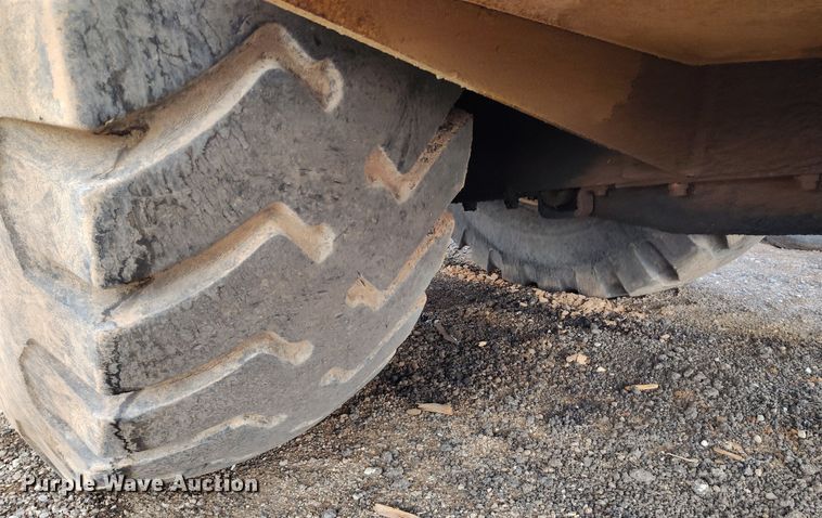 image for item EH0207 1986 Caterpillar 621B water wagon