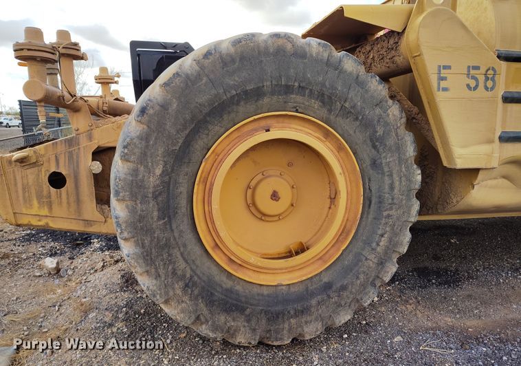 image for item EH0207 1986 Caterpillar 621B water wagon