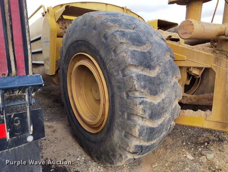 image for item EH0207 1986 Caterpillar 621B water wagon