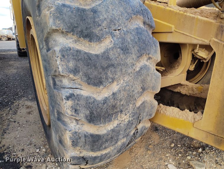 image for item EH0207 1986 Caterpillar 621B water wagon