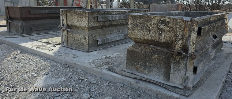 image for item EH8691 (3) concrete block forms