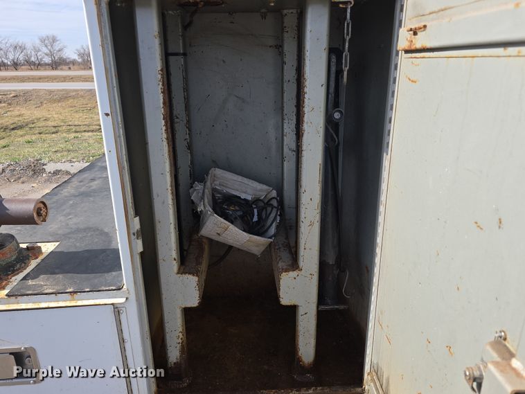 image for item EH8738 Service truck bed