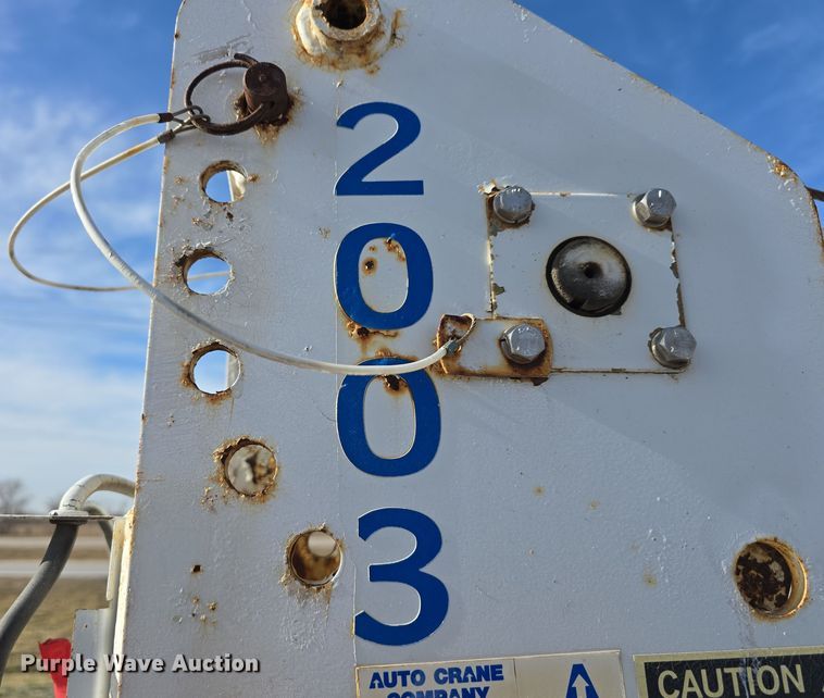 image for item EH8738 Service truck bed