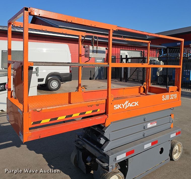 image for item EH8765 2019 SkyJack SJIII 3219 scissor lift