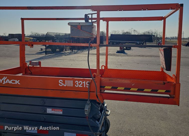 image for item EH8765 2019 SkyJack SJIII 3219 scissor lift
