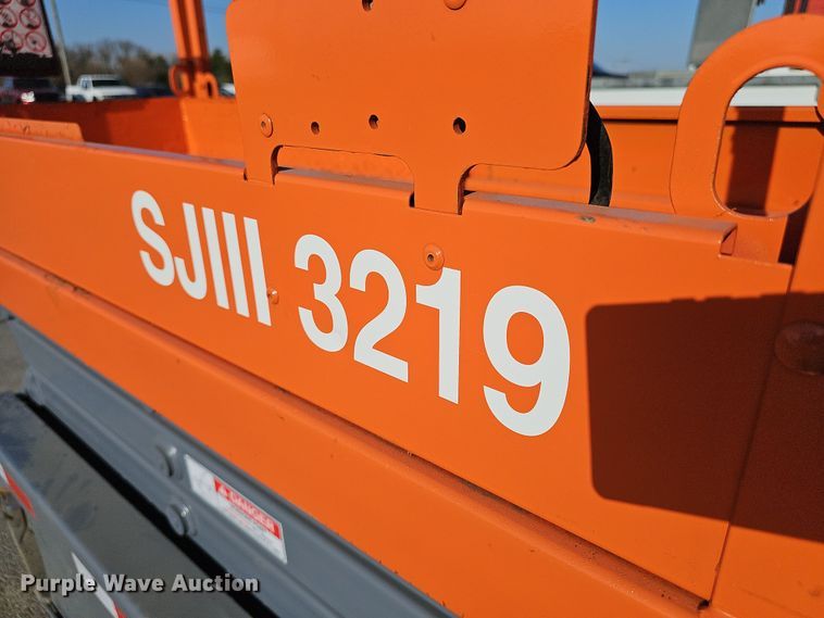 image for item EH8765 2019 SkyJack SJIII 3219 scissor lift