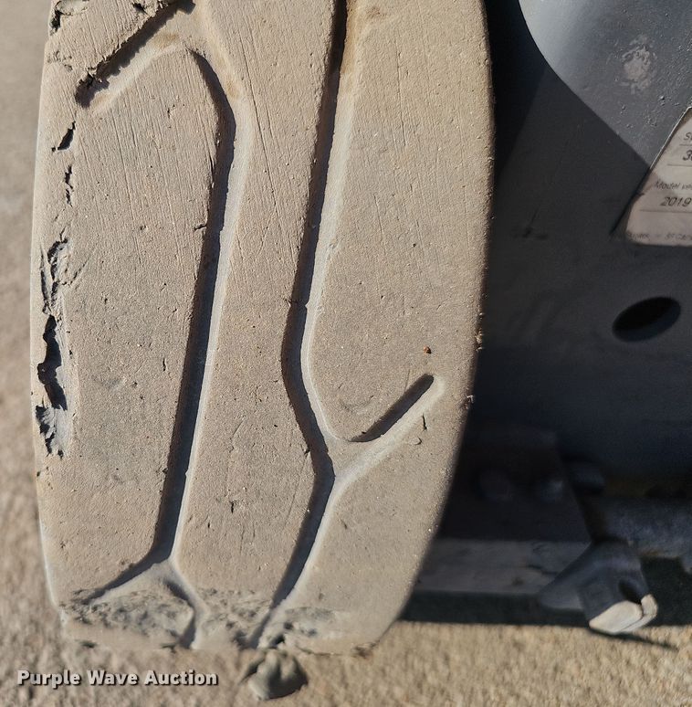 image for item EH8765 2019 SkyJack SJIII 3219 scissor lift