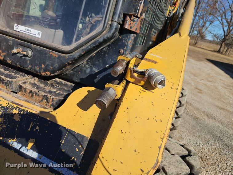 image for item EI8840 2006 Caterpillar 262B skid steer loader