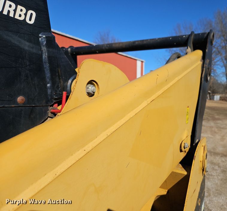 image for item EI8840 2006 Caterpillar 262B skid steer loader