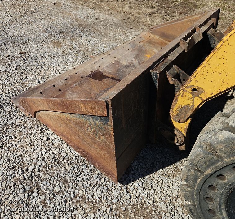 image for item EI8840 2006 Caterpillar 262B skid steer loader