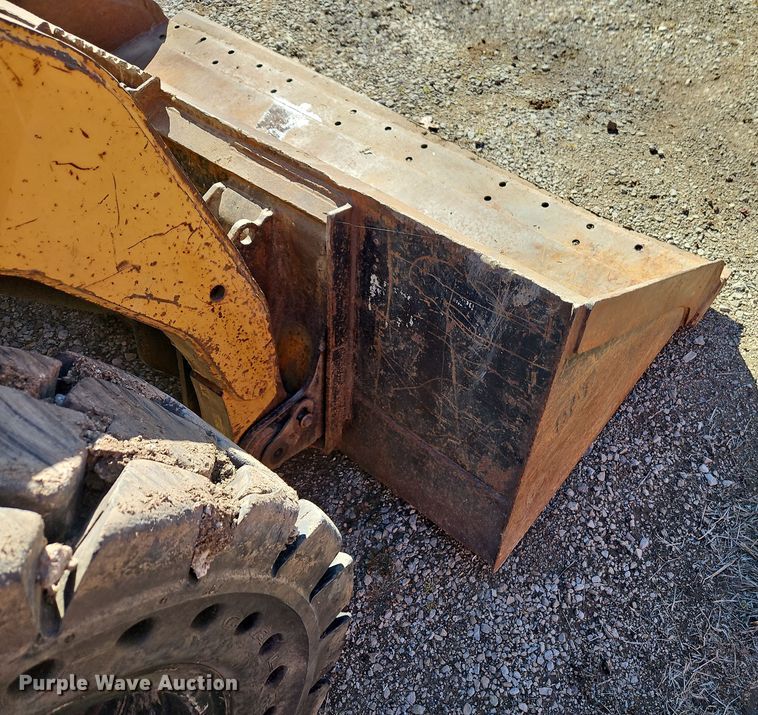 image for item EI8840 2006 Caterpillar 262B skid steer loader