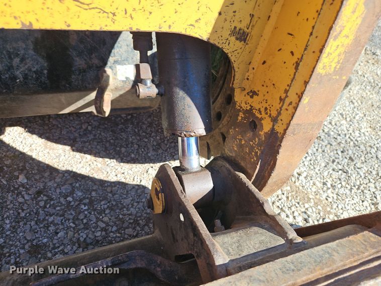 image for item EI8840 2006 Caterpillar 262B skid steer loader