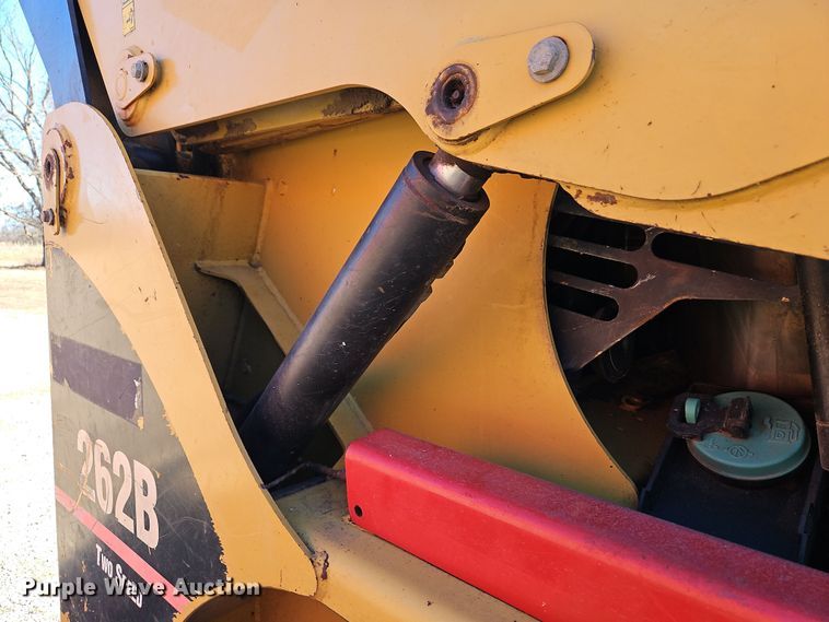 image for item EI8840 2006 Caterpillar 262B skid steer loader