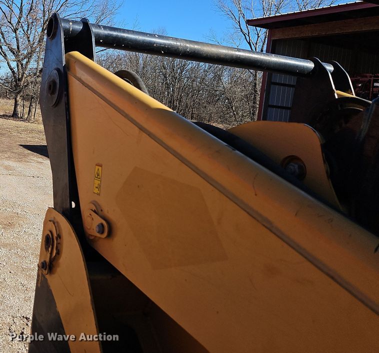 image for item EI8840 2006 Caterpillar 262B skid steer loader